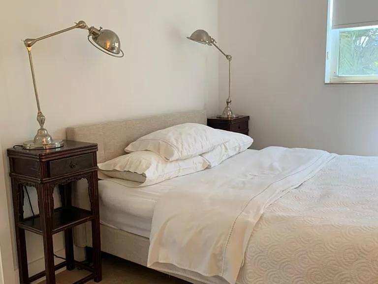 Full size bed