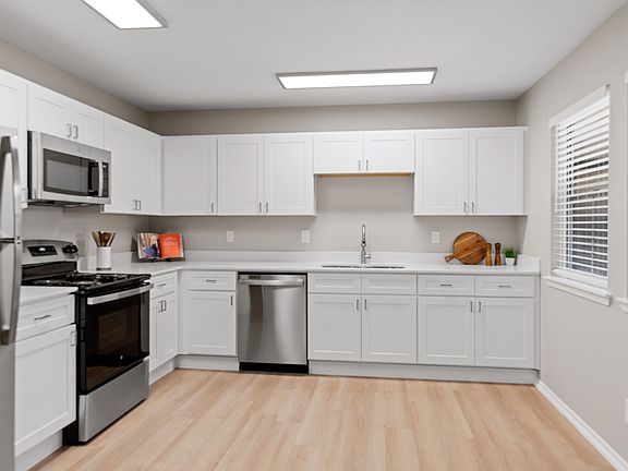3rd image of 9805 N Macarthur Blvd #1502