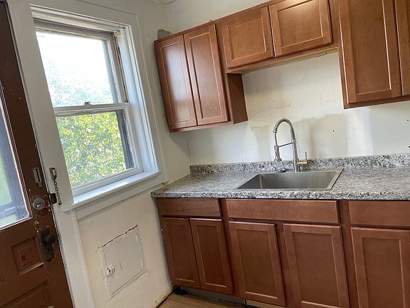 5th image of 1004 Kenmore Ave APT 12