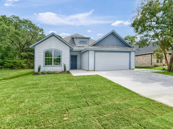 201 Pueblo Dr, Lake Kiowa, TX 76240