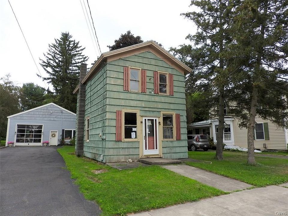 2nd image of 2101 Main St