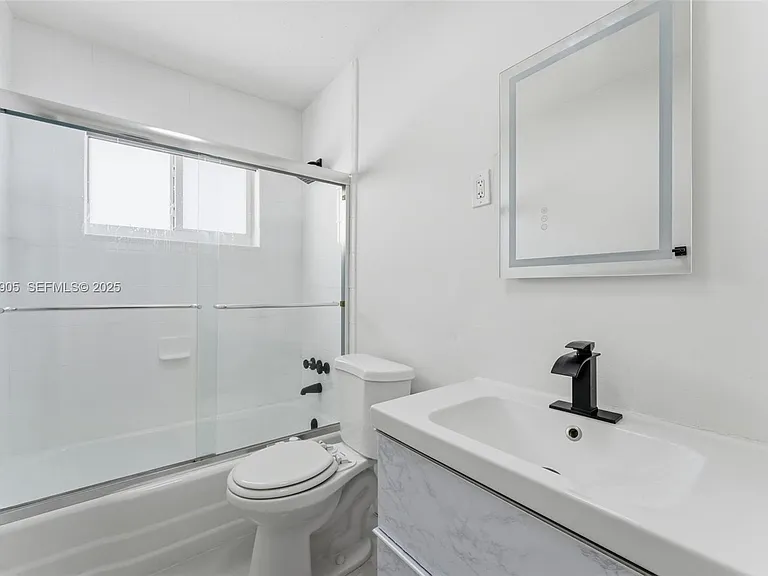 251 N 71st Ave — Photo 12
