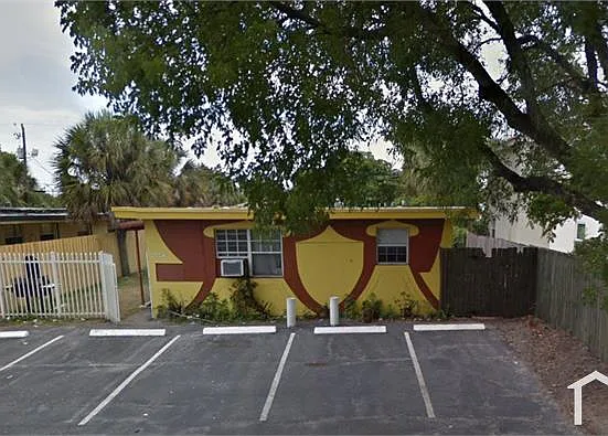 3 bed, $2,332 — Photo 1