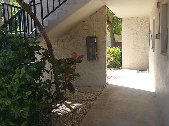 4th image of 2750 E Bay Dr APT 2