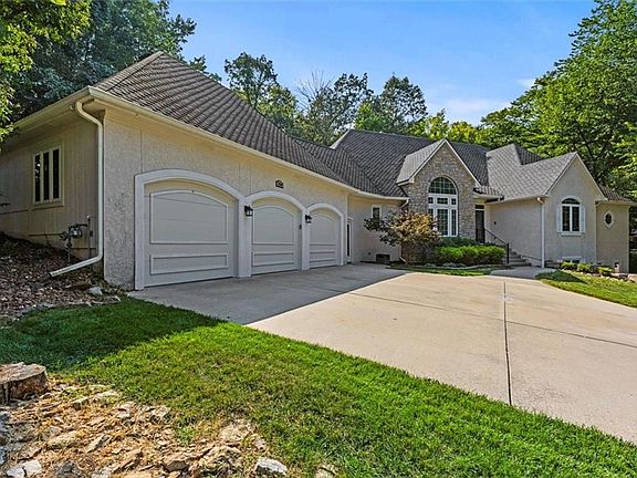 3rd image of 3240 S Thornbird Ave