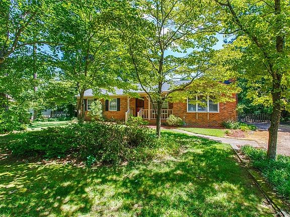 3rd image of 2663 Woodford Ave