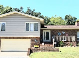 15727 N Stone Ln, Mount Vernon, IL 62864