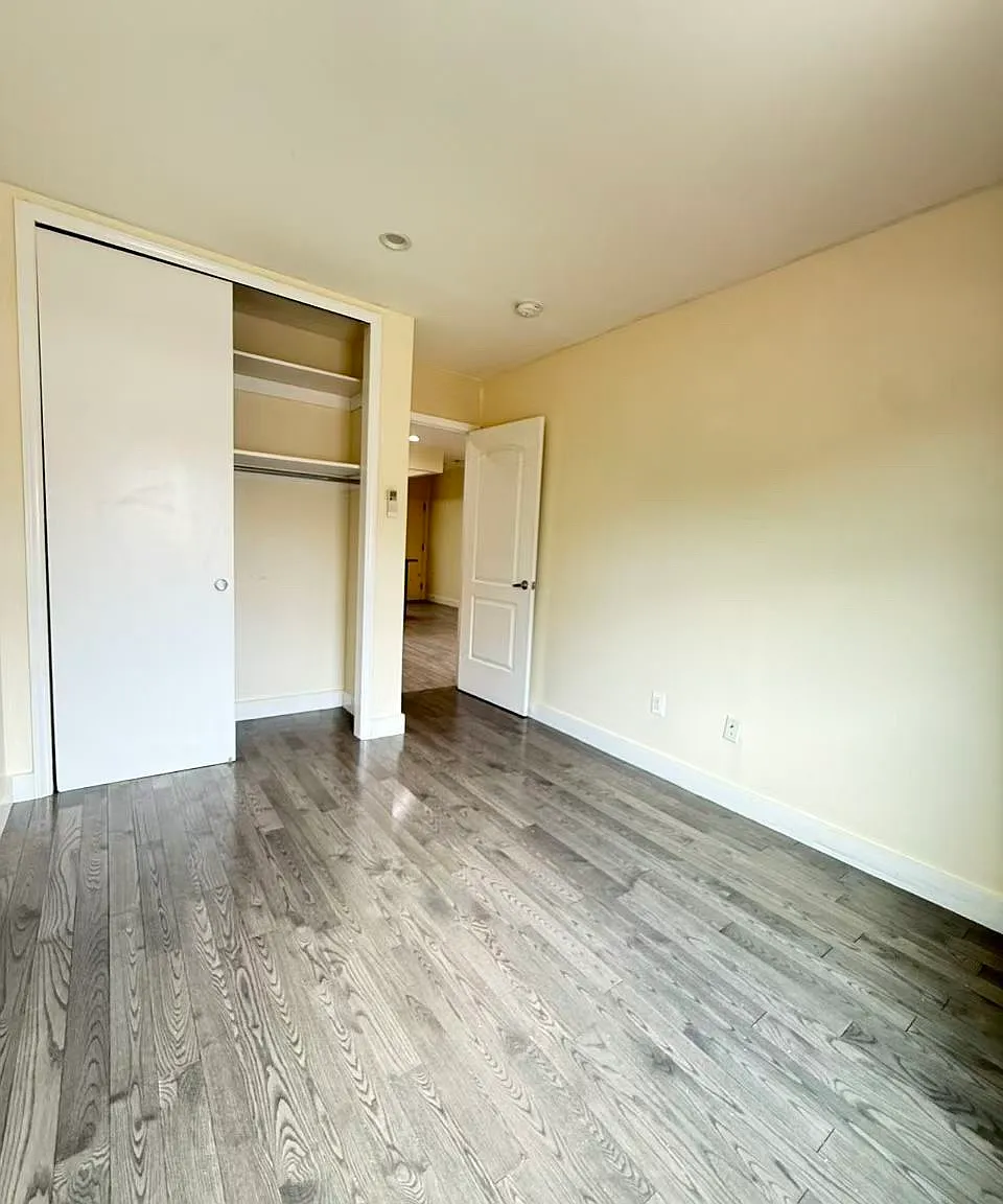 2 bed, 800 sqft, $2,500 — Photo 3