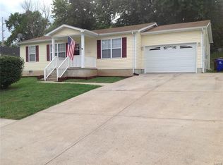 305 N 6th St, Elsberry, MO 63343