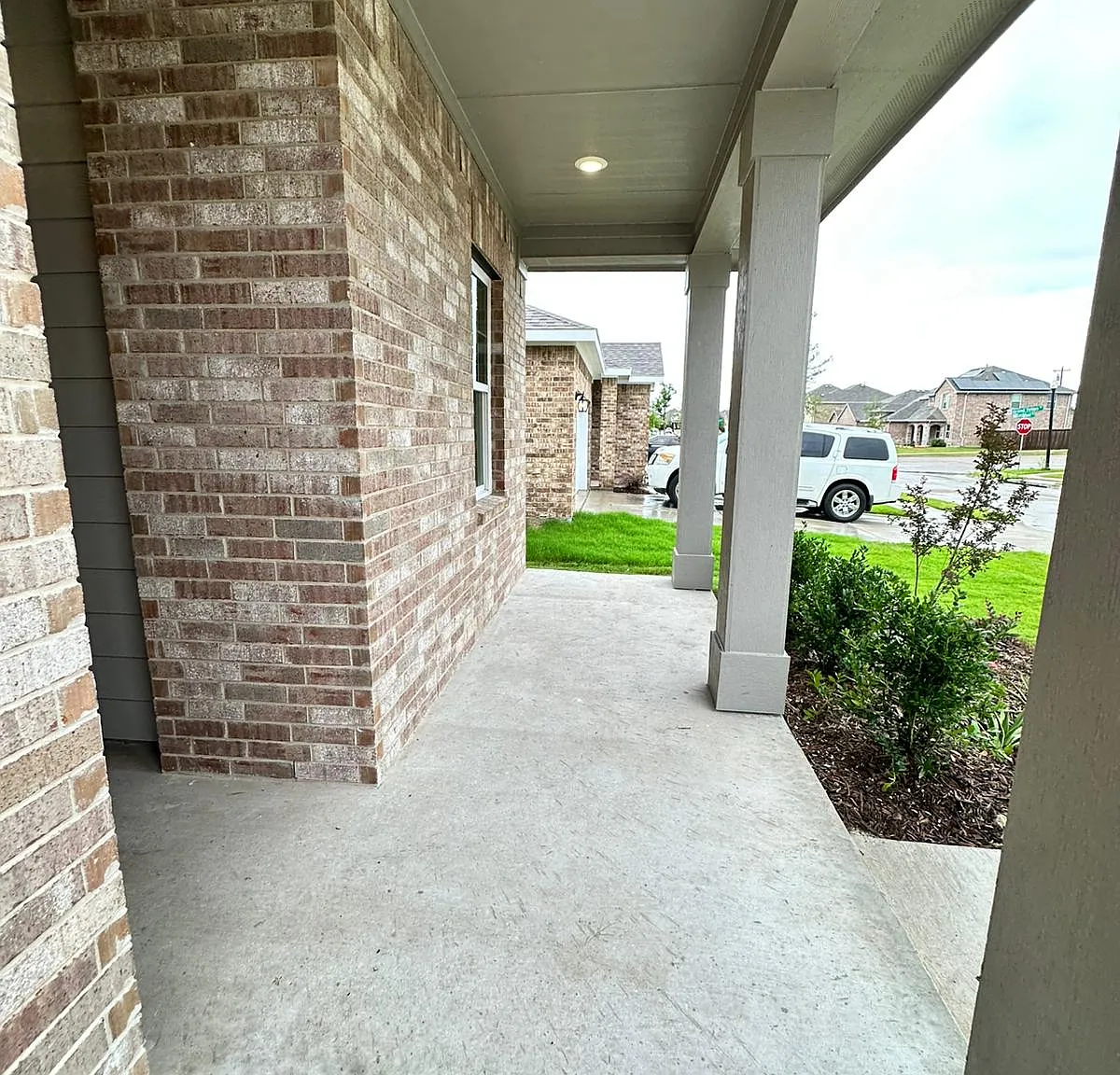 4 bed, 1912 sqft, $2,890 — Photo 2