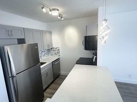 5th image of 3221 SE 12th St #B9