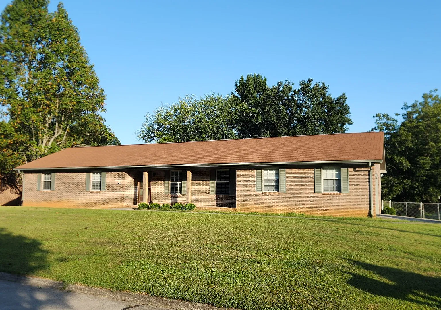 3 bed, 2.0 bath, 1441 sqft, $2,350 — Photo 1