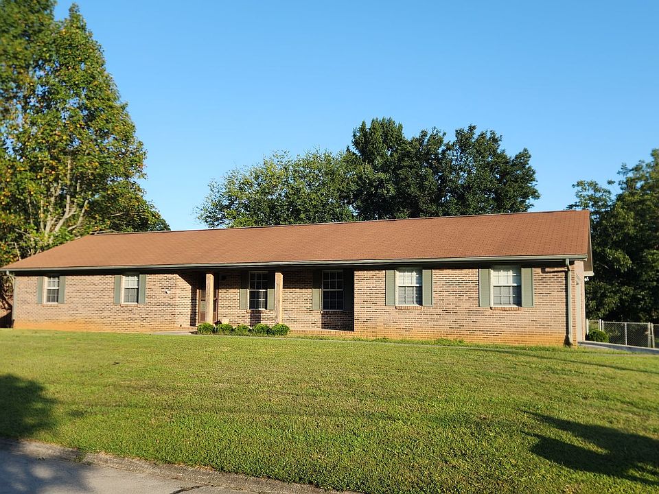 1st image of 642 Lynn Cir
