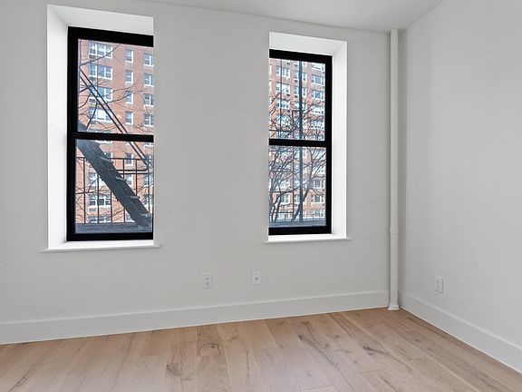 4th image of 190 Avenue Of The Americas #2F