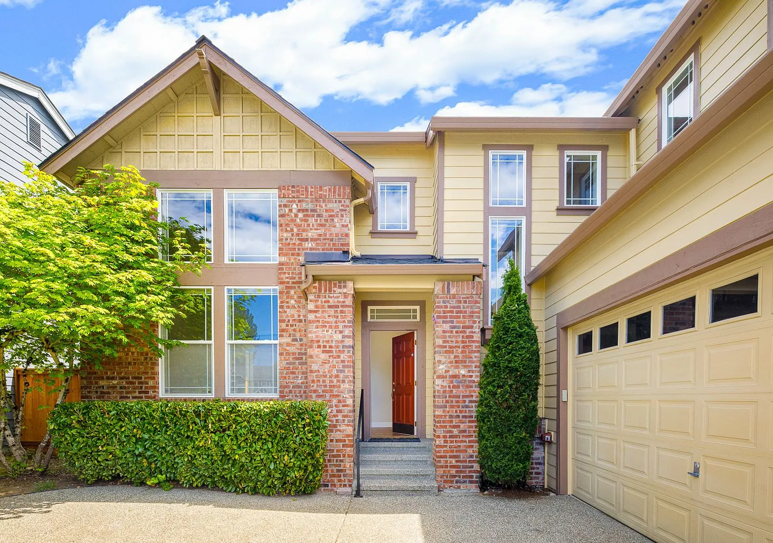 Bright & Spacious 4 Bedroom Lakemont Home — Photo 3