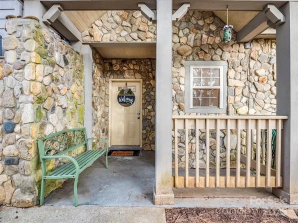 142 Stonecrest Ct, Lake Lure, NC 28746