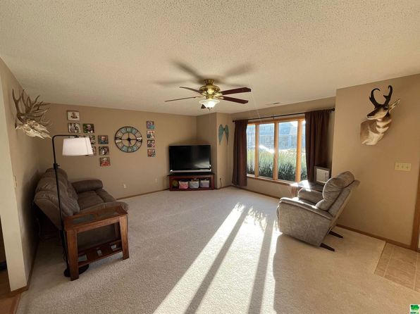510 Sterling St, Vermillion, SD 57069