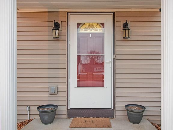 2nd image of 26842 McArthur Ct