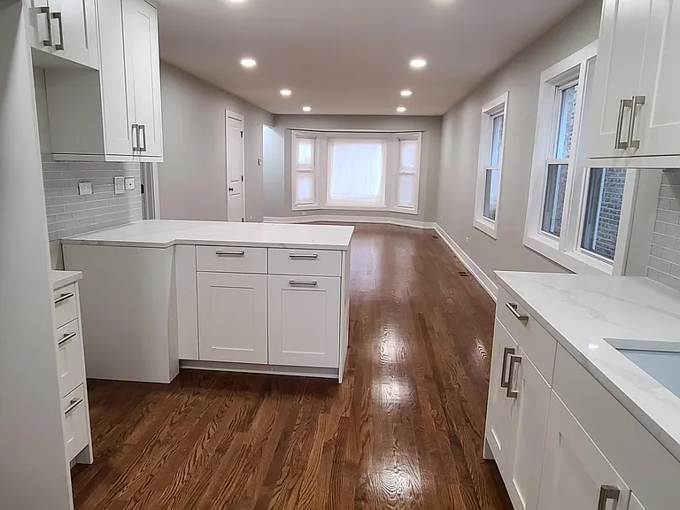 5144 N Avers Ave #1 — Photo 2