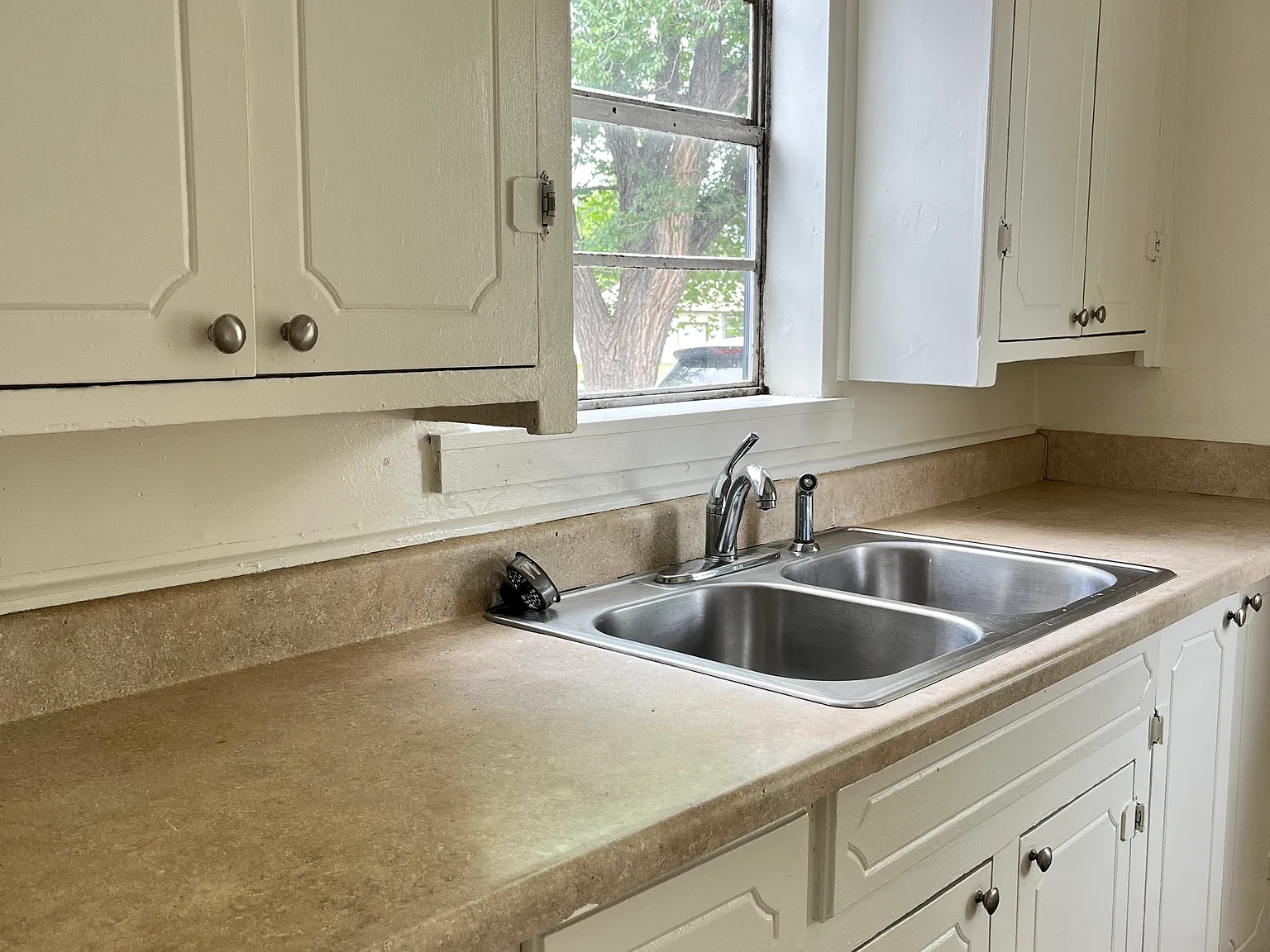 3 bed, 672 sqft, $1,275 — Photo 2