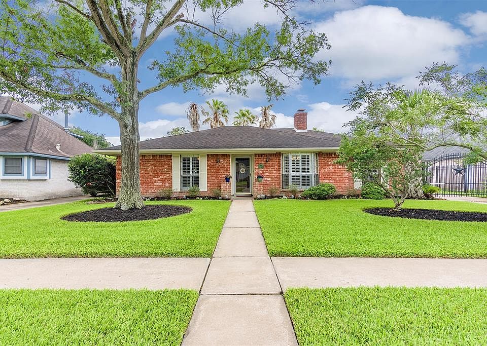 1st image of 16422 Locke Haven Dr