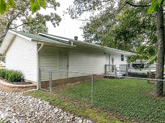 3rd image of 1330 Luther Ln