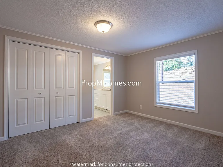 12566 SE 27th Ave — Photo 10