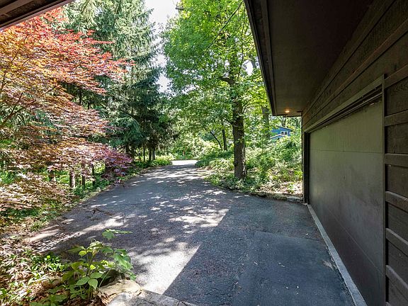 2nd image of 6002 Hammersley Rd