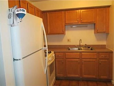 2nd image of 9S125 Lake Dr APT 107