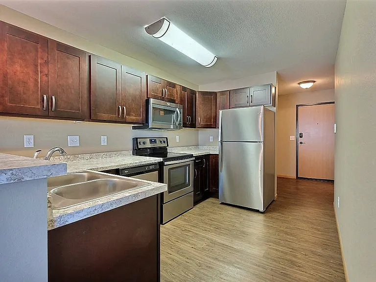 Fargo, ND Urban Plains Apartments | Kitchen