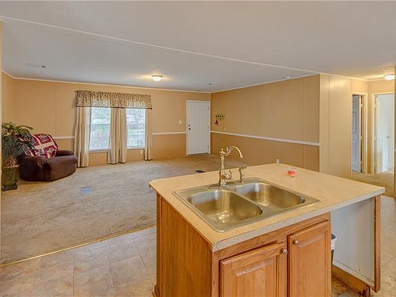 5th image of 416 King Charles Cir