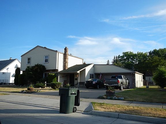 3rd image of 22505 Blackburn St