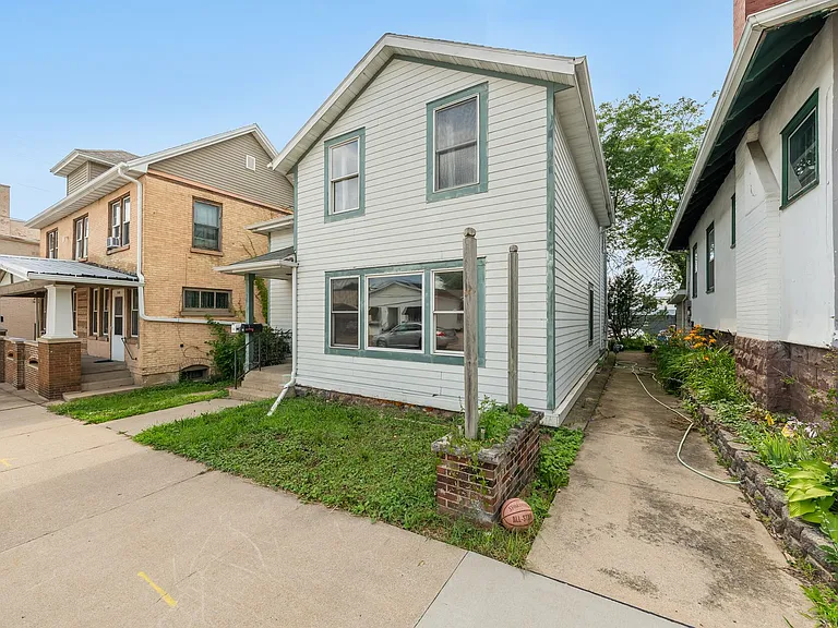 119 N Wisconsin St — Photo 13