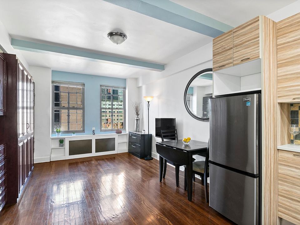 1st image of 320 E 42nd St APT 1402