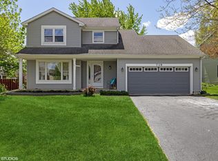 739 Laguna Rd, Crystal Lake, IL 60014