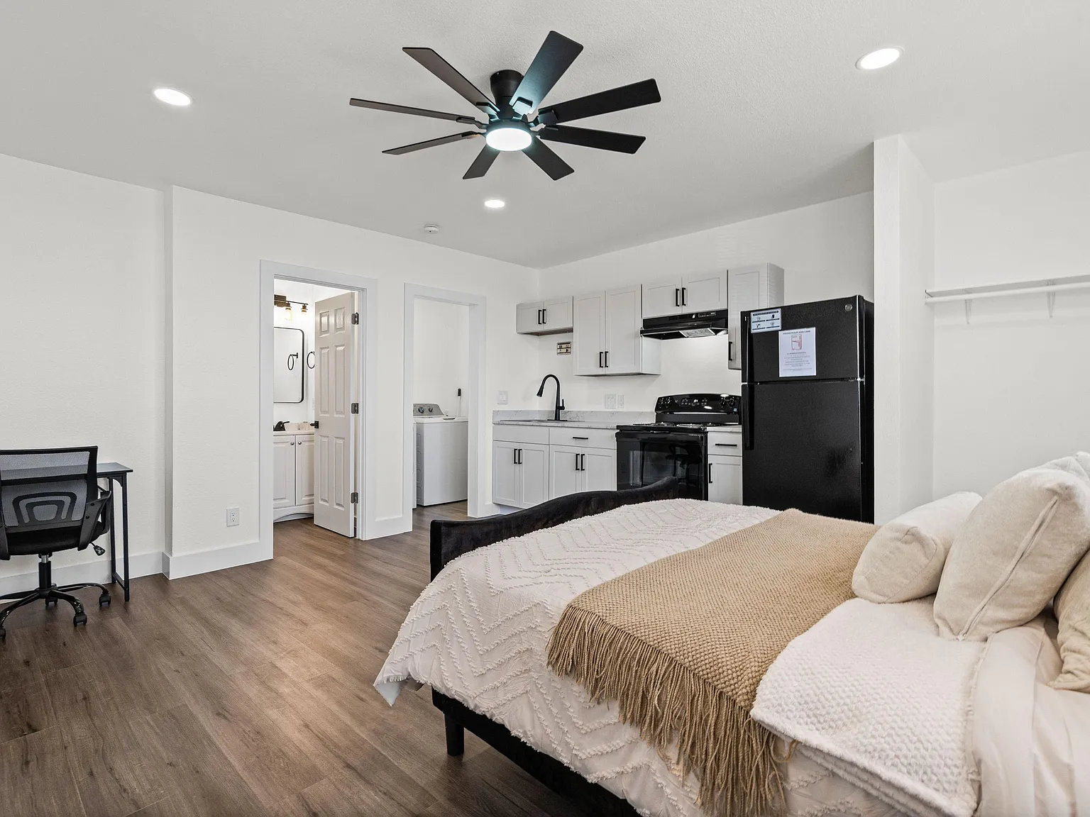 4 bed, 3.0 bath, 1650 sqft, $1,308 — Photo 2