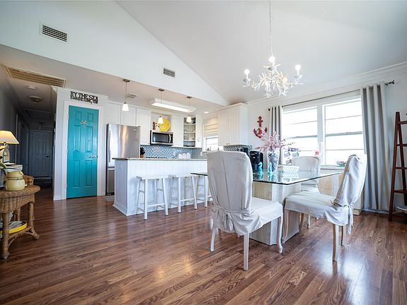 4th image of 4014 Reeves Dr