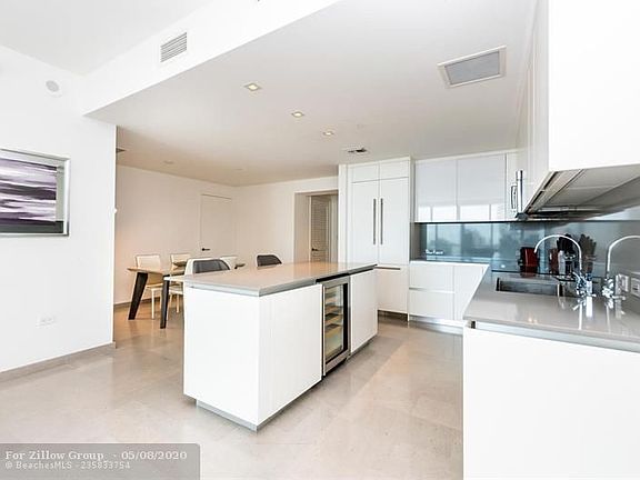 5th image of 68 SE 6th St Unit 1507