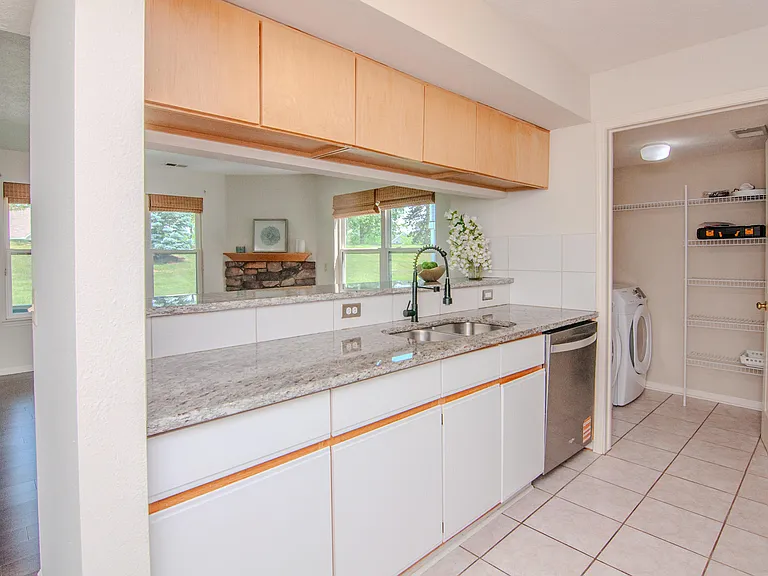 1704 Weatherstone Dr — Photo 17