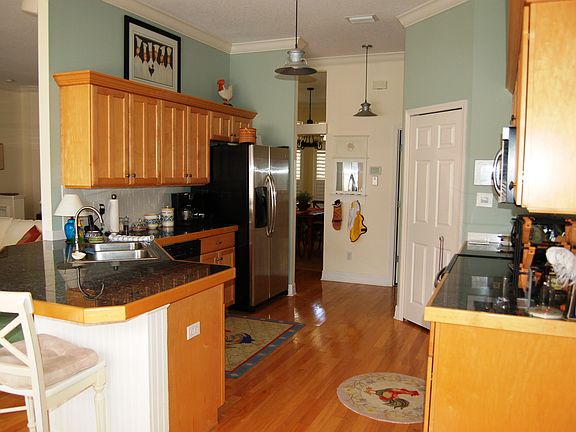 5th image of 2811 Bay Side Dr