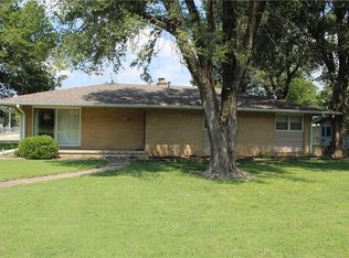 1104 N Walnut St, Iola, KS 66749