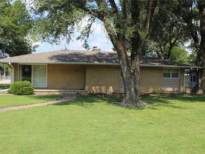 1104 N Walnut St, Iola, KS, 66749