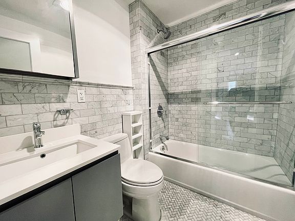 2nd image of 249 E 52nd St #4F