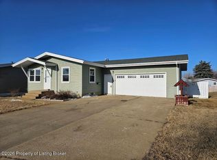 891 Dell Ave, Dickinson, ND 58601