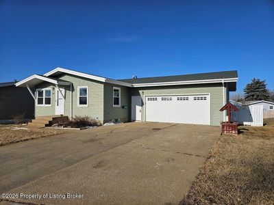 891 Dell Ave, Dickinson, ND, 58601