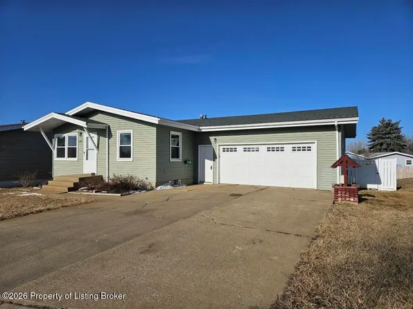 891 Dell Ave, Dickinson, ND 58601