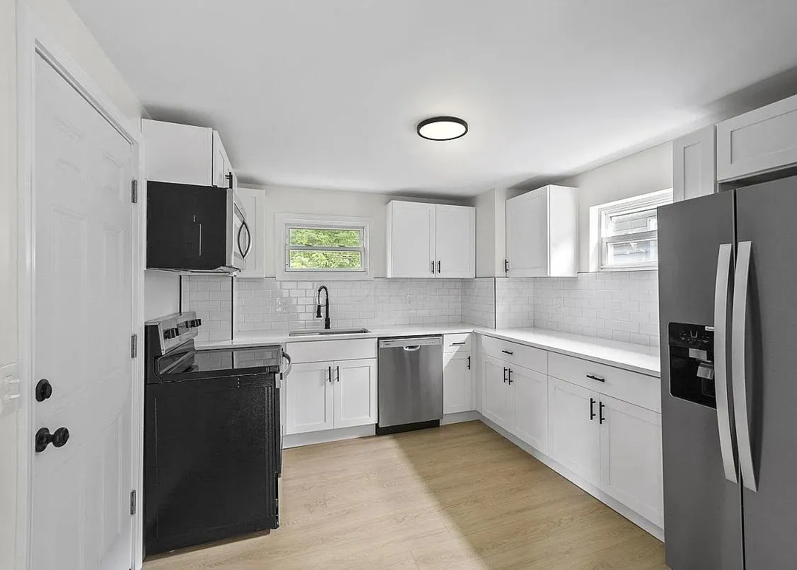 308 S Highland Ave — Photo 1