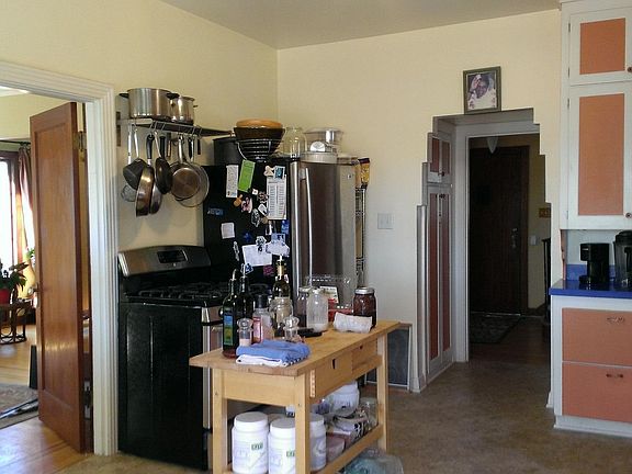 kitchen - circular floor plan to entry and dining room