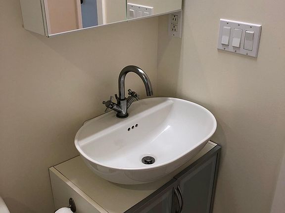 4th image of 321 N 1st St APT 4
