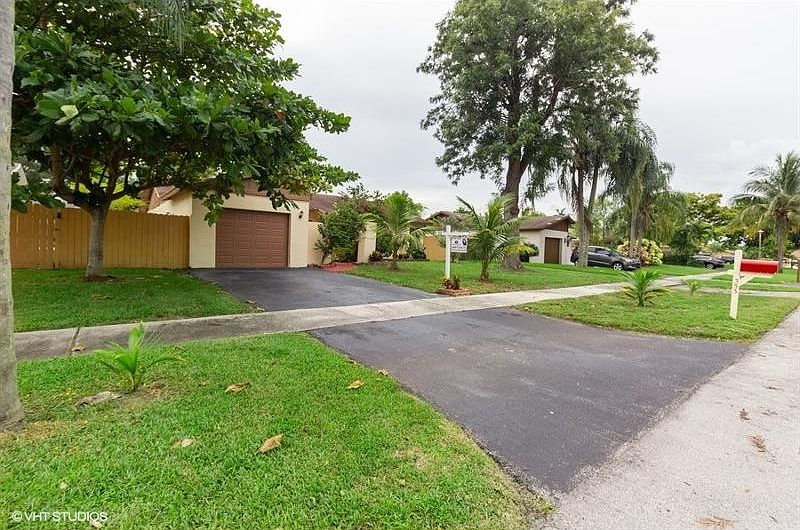 1st image of 333 NW 40th Ter
